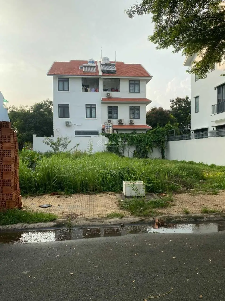 Khách ngộp cần bán nhanh lô đất 120m2 giá chỉ còn 6 tỷ 400, view công viên thoáng mát