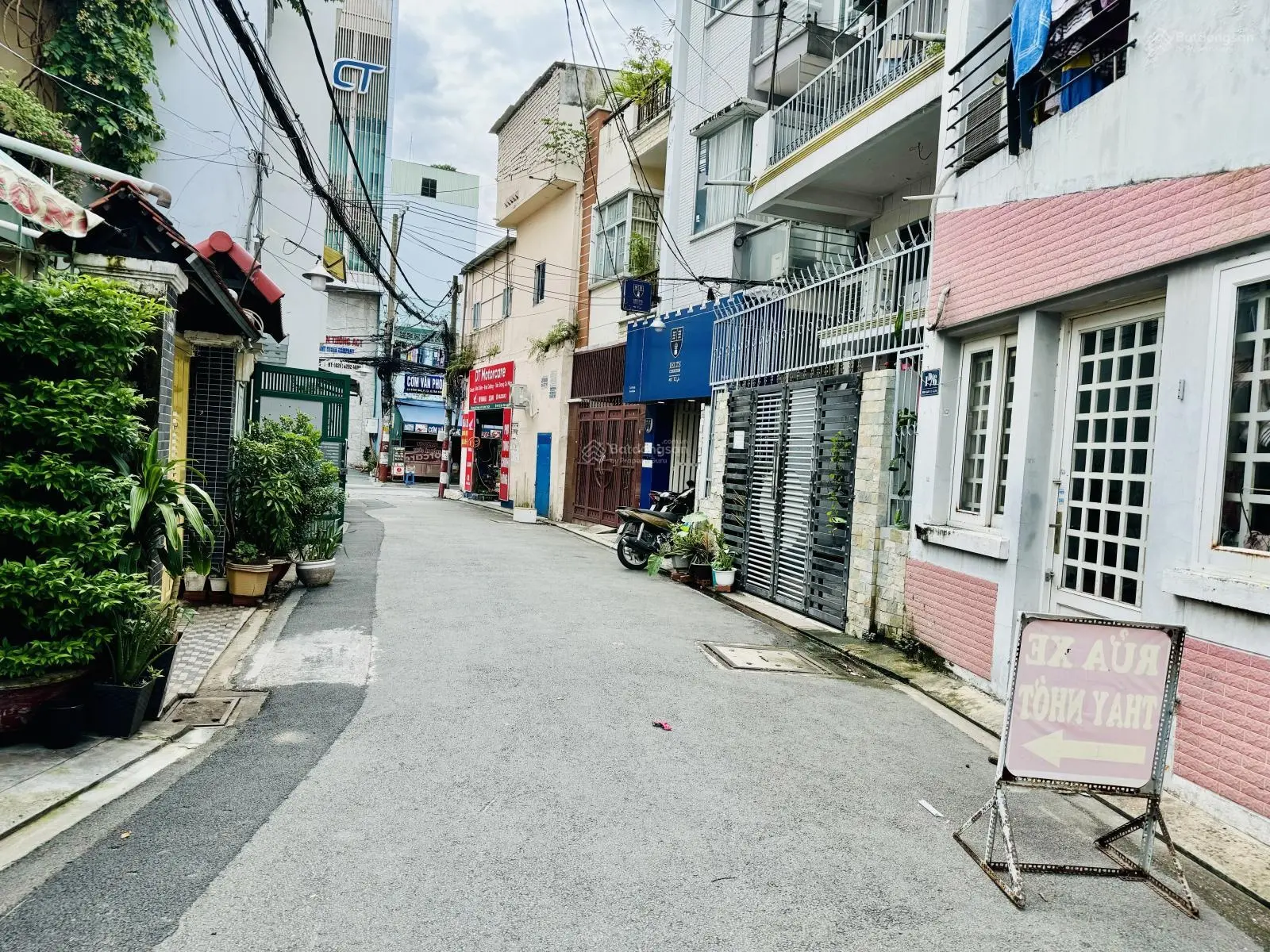 Bán nhanh 2 căn nhà hẻm 8m khu Cộng Hoà - Hoàng Hoa Thám , ô tô đậu trong nhà, giá chỉ 6tỷ150tr