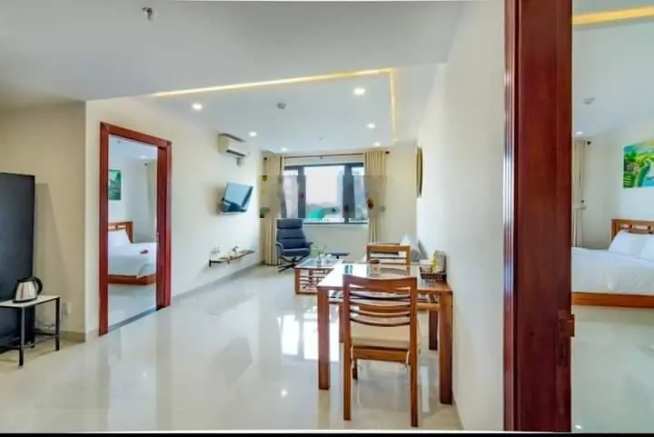 Bán toà khách sạn & căn hộ mặt tiền đường lê thước vị trí sát biển .