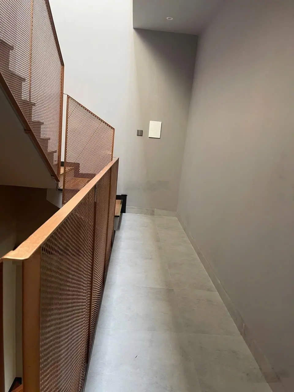 Biệt thự đường 10,5m Nguyễn Đình Hoàn cần bán gấp