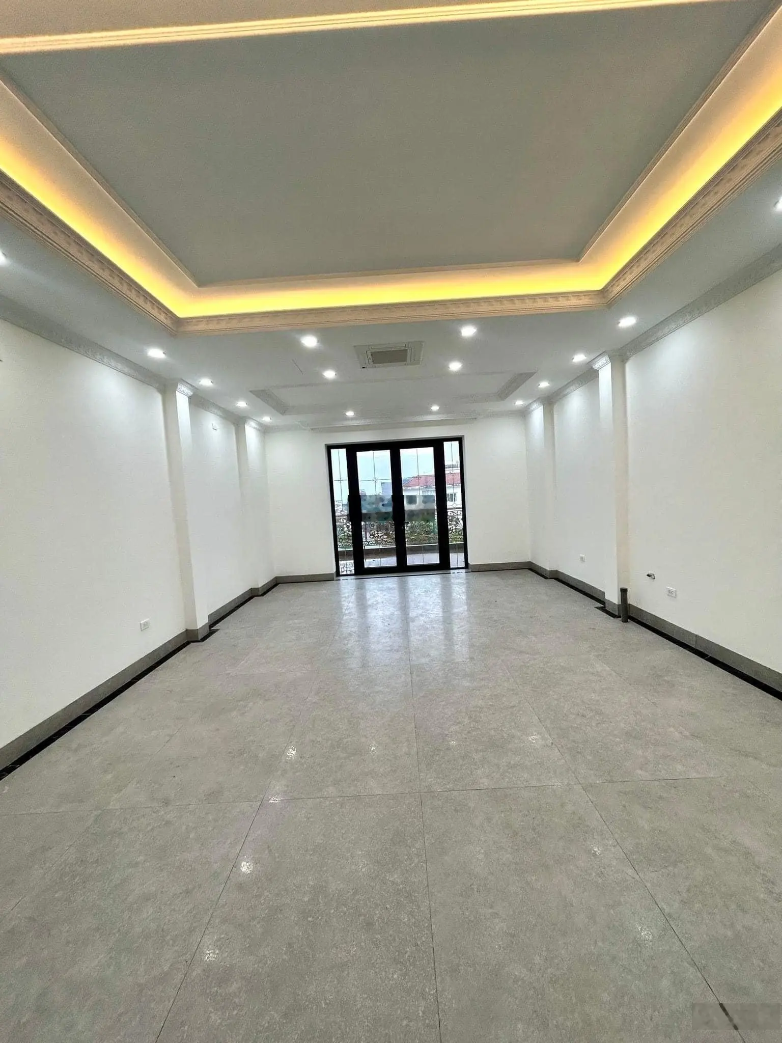 Cần bán nhà 2 mặt ngõ phố Võng Thị- Lạc Long Quân, Quận Tây Hồ, DT 115m2 x 5T, MT 6,6 m, ôtô tránh,