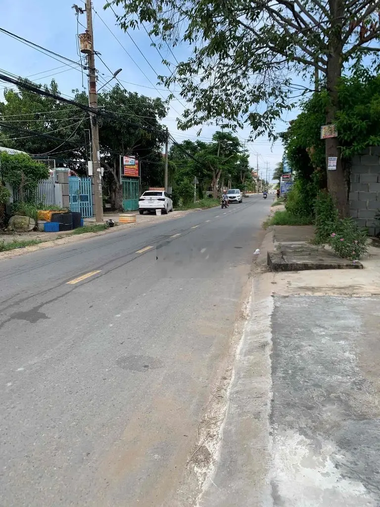 Đất mặt tiền đường Lê Hoàng Chiếu, Bình Đại, Bến Tre