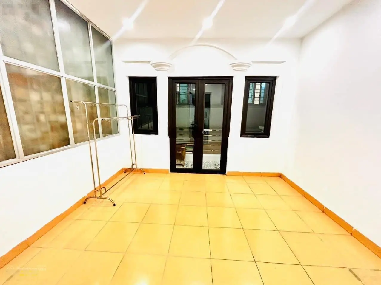 Hơn 3 tỉ nhà đẹp Vĩnh Hưng ngõ thông kinh doanh ô tô đỗ cửa, nhiều tiện ích, sổ vuông đẹp