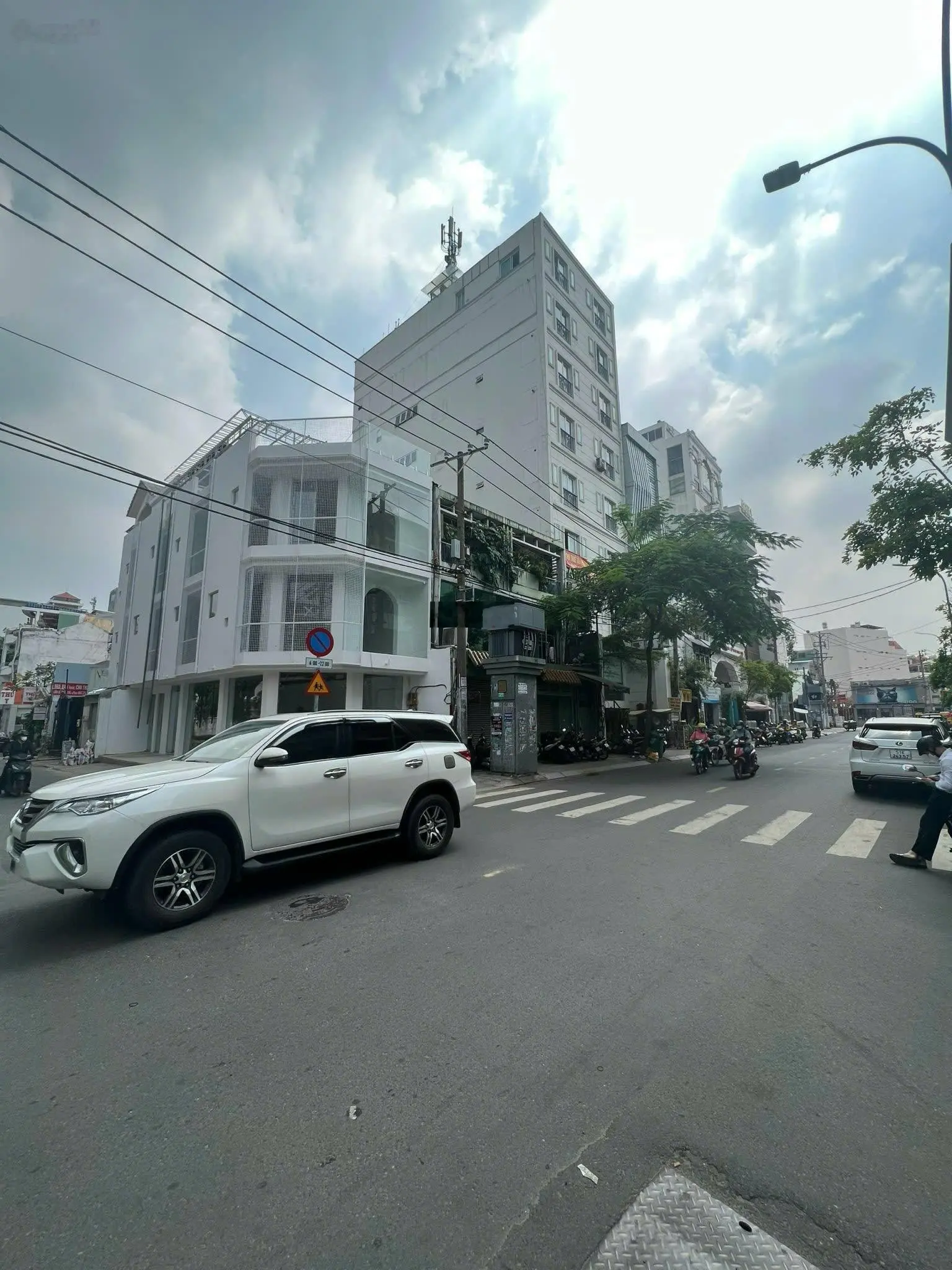 Bán Đất xây Tòa Nhà Vị Trí đẹp ngày cao thắng đường Nguyễn Thị Minh Khai DT: 9.5x25m Giá: 86 tỷ