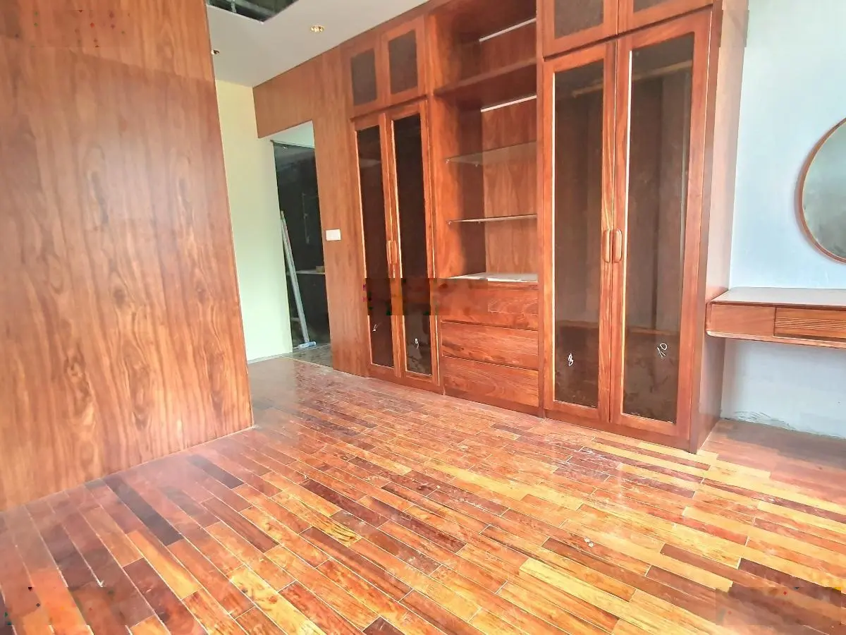 Bán nhà mặt phố lô góc khu đô thị Linh Đàm, Hoàng Mai. Diện tích 105m2, giá thương lượng