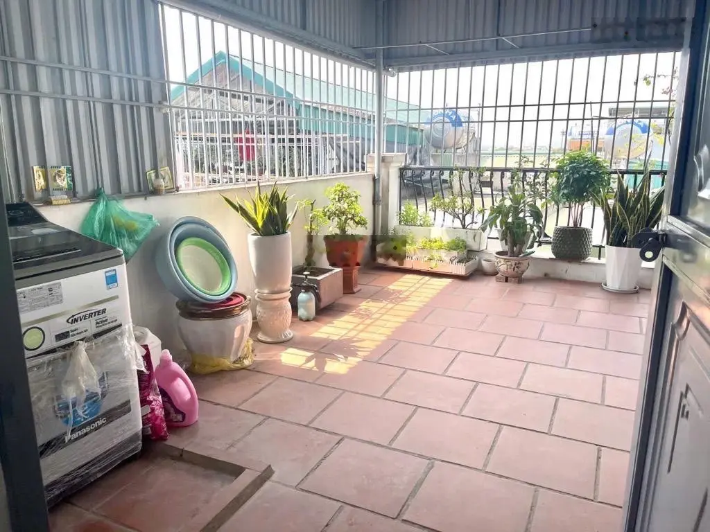 4,95 tỷ nhà lô góc ,ô tô đỗ cửa , full nội thất , phố PHÚC LỢI LONG BIÊN