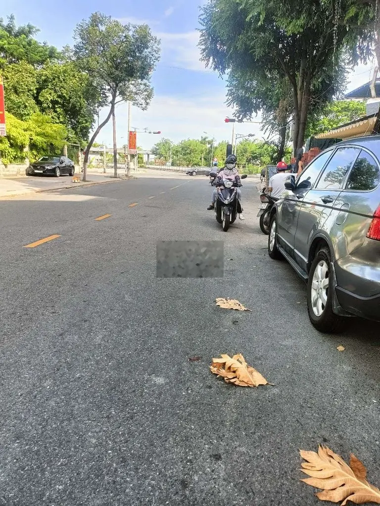 Nhà 3 tầng đường 10,5m Lương Định Của