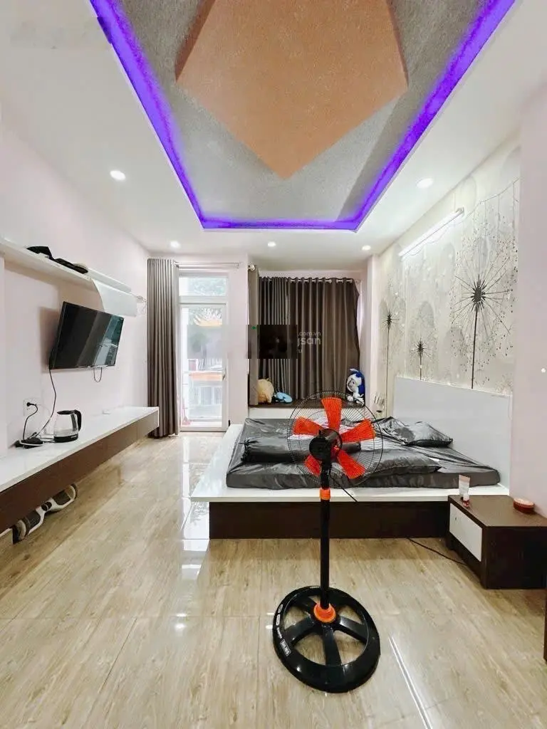 Bán nhà mặt công viên nội bộ đường rộng 12m - Xe hơi xếp hàng