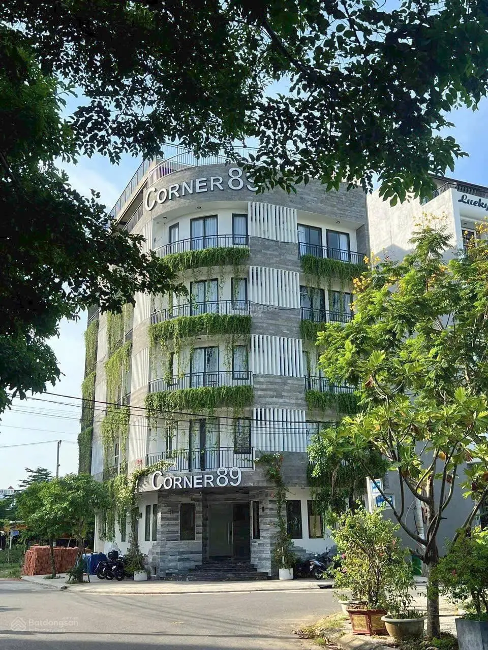 Góc 2MT ngay Nguyễn Gia Trí (Gần Đại học Ngoại Thương)-DT 8x20m - XD: Hầm 7 Tầng - Giá chỉ 20 Tỷ