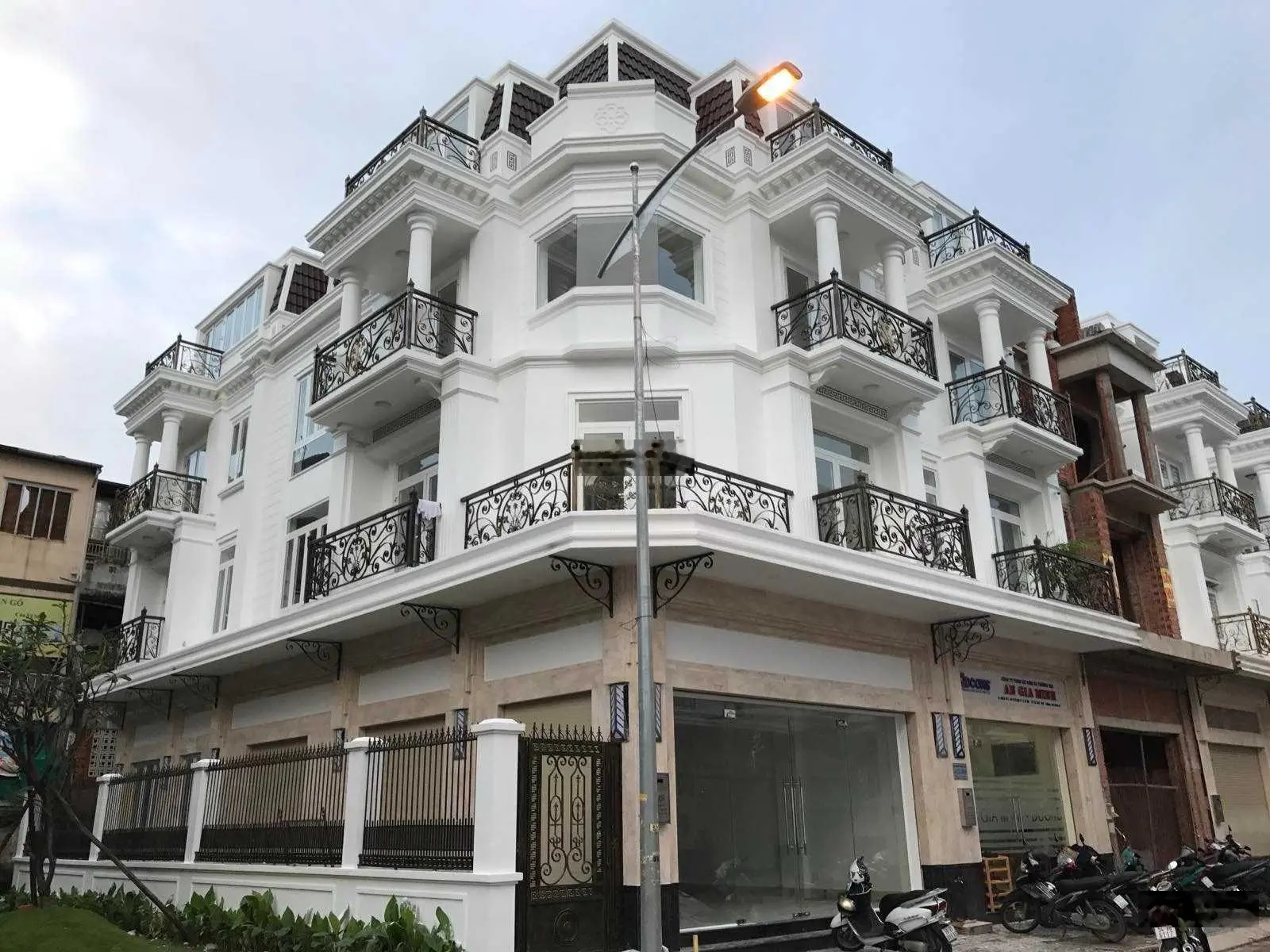 Bán góc 2MT Đường số 52, An Phú, Quận 2, TP Thủ Đức, 10x16m trệt 2 lầu - Giá: 36 tỷ