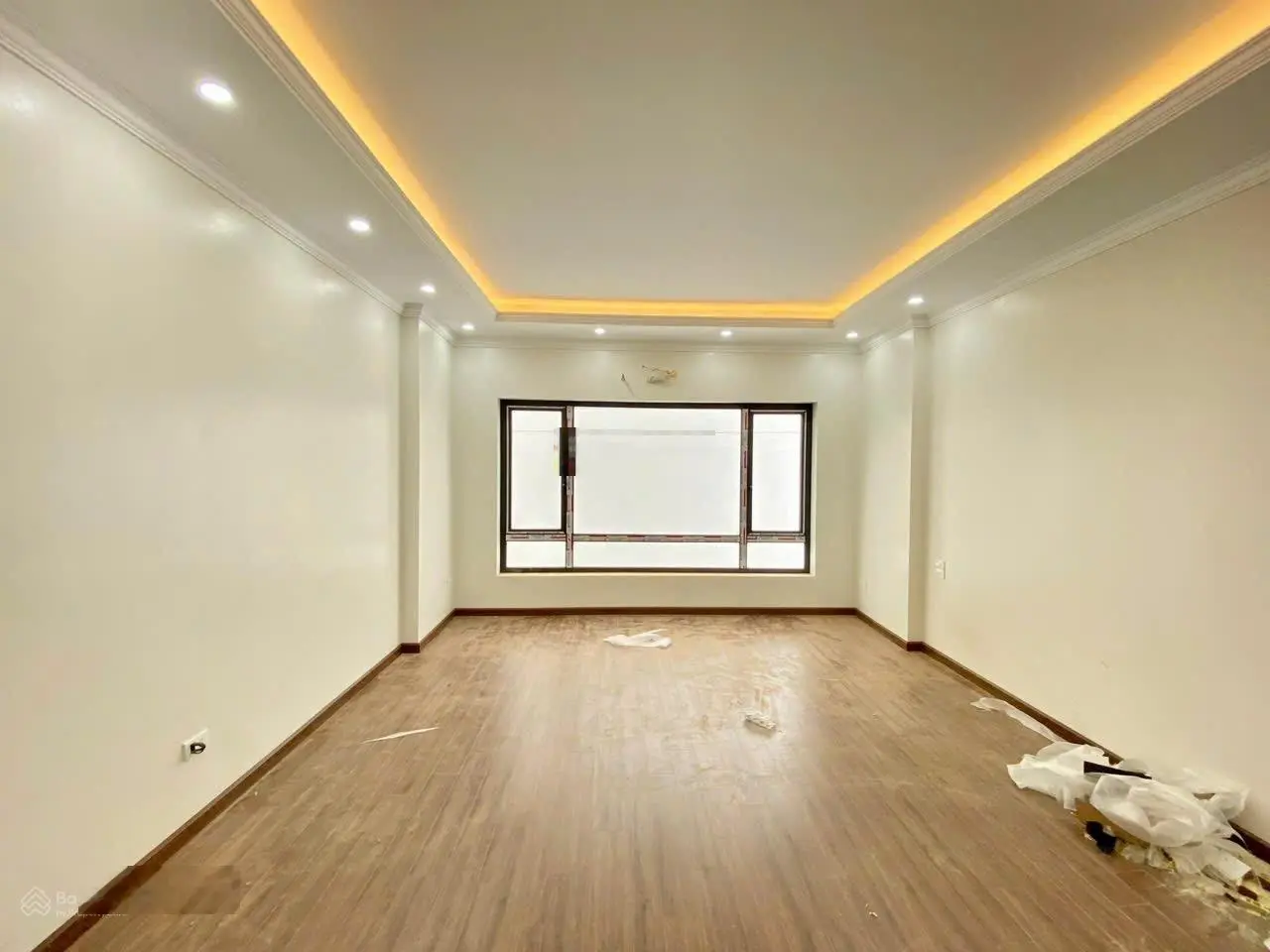 Em mở bán 3 căn 6 tầng xây mới phố Nguyễn Văn Cừ - LB. Nội thất, thang máy cao cấp ô tô đỗ cửa