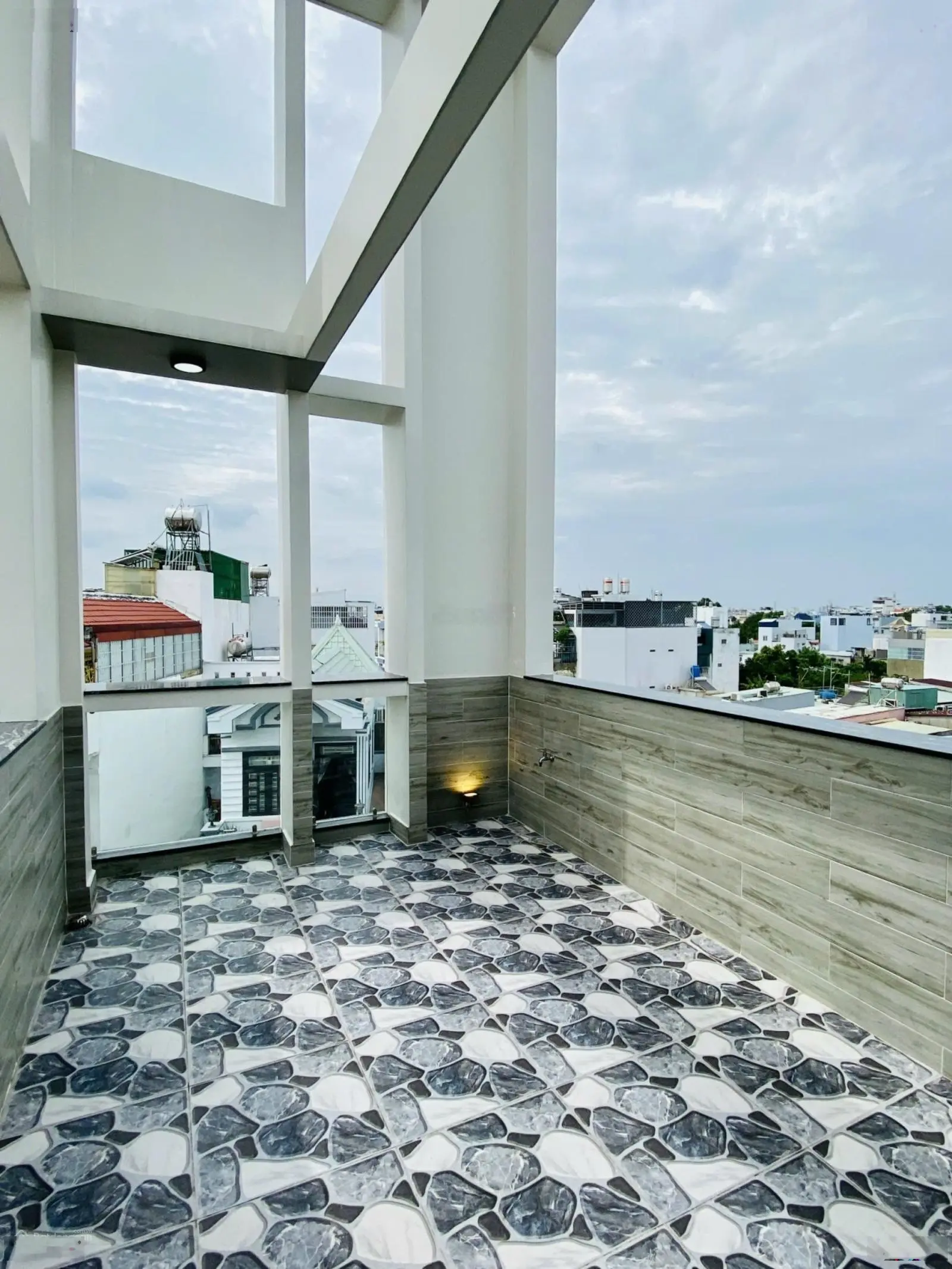 Bán Nhà Mặt Tiền Kinh Doanh giá như trong hẻm Nguyễn Duy Cung P12 Full nội thất 4tầng 5pn 6wc