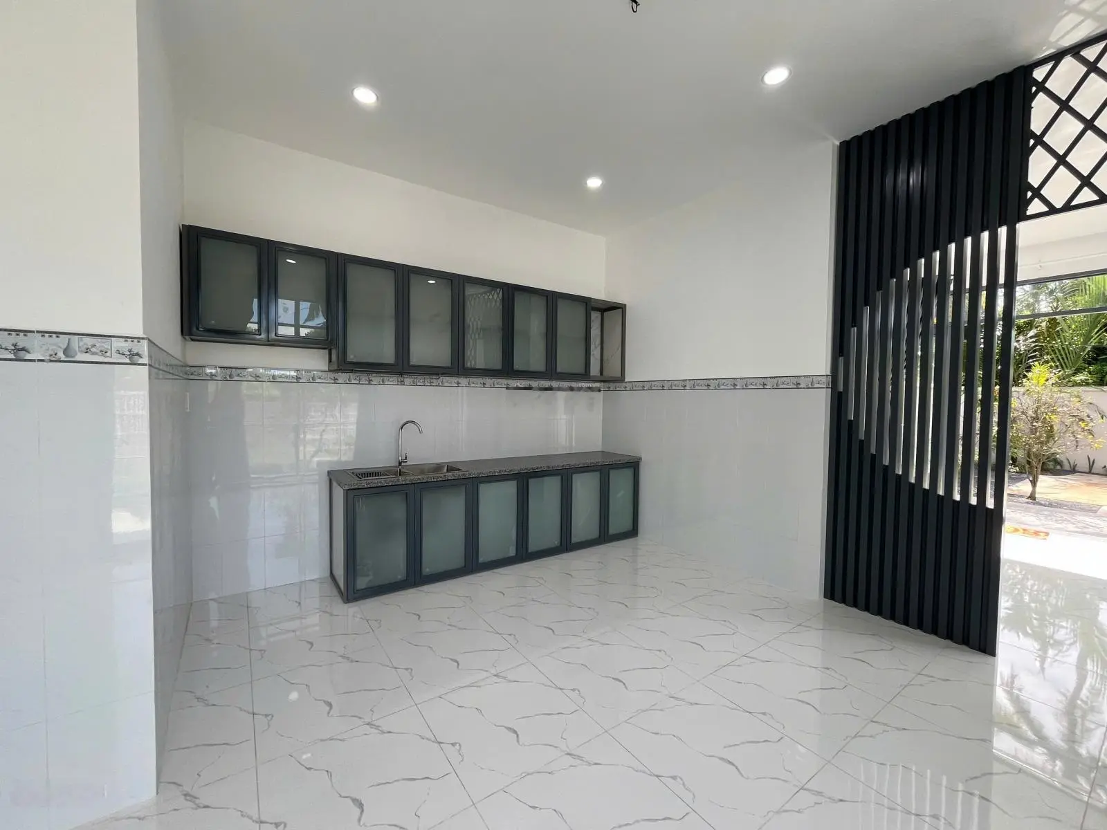 Bán đất có sẵn nhà đầy đủ tiện nghi, gần mặt tiền QL60 chỉ 1tỷ6