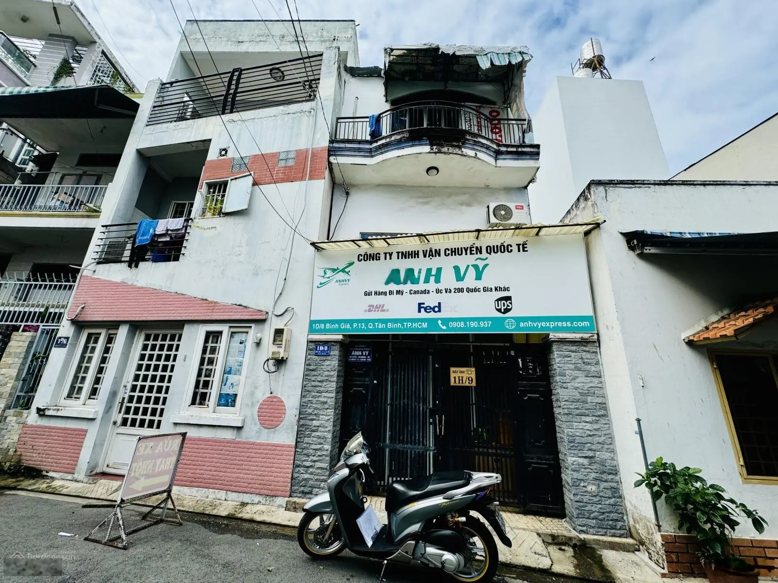 Bán nhanh 2 căn nhà hẻm 8m khu Cộng Hoà - Hoàng Hoa Thám , ô tô đậu trong nhà, giá chỉ 6tỷ150tr