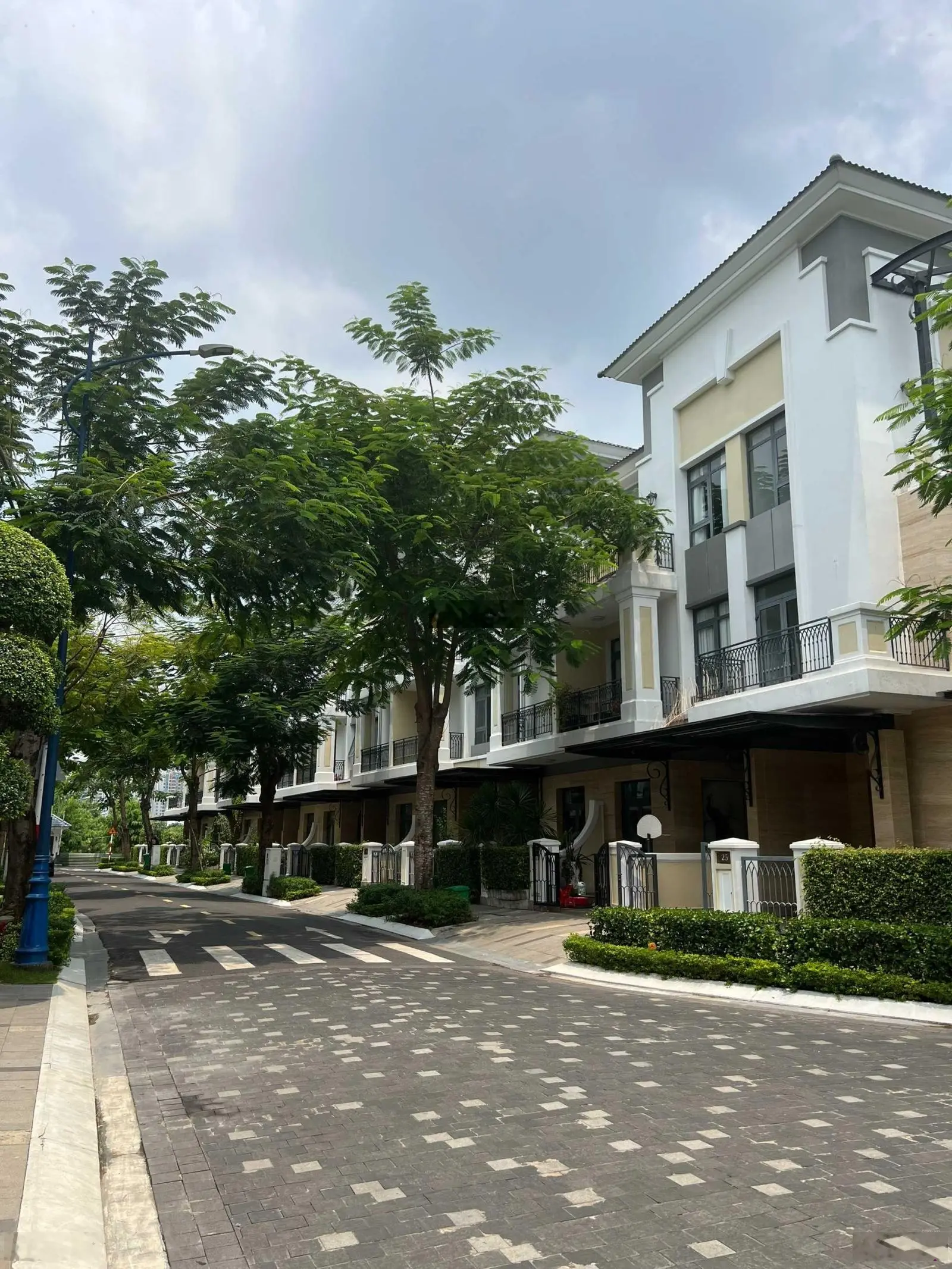 Bán nhà Verosa Park, diện tích 6*20m, 3 tầng, giá bán 16,5 tỷ, Liên Phường, Thủ Đức