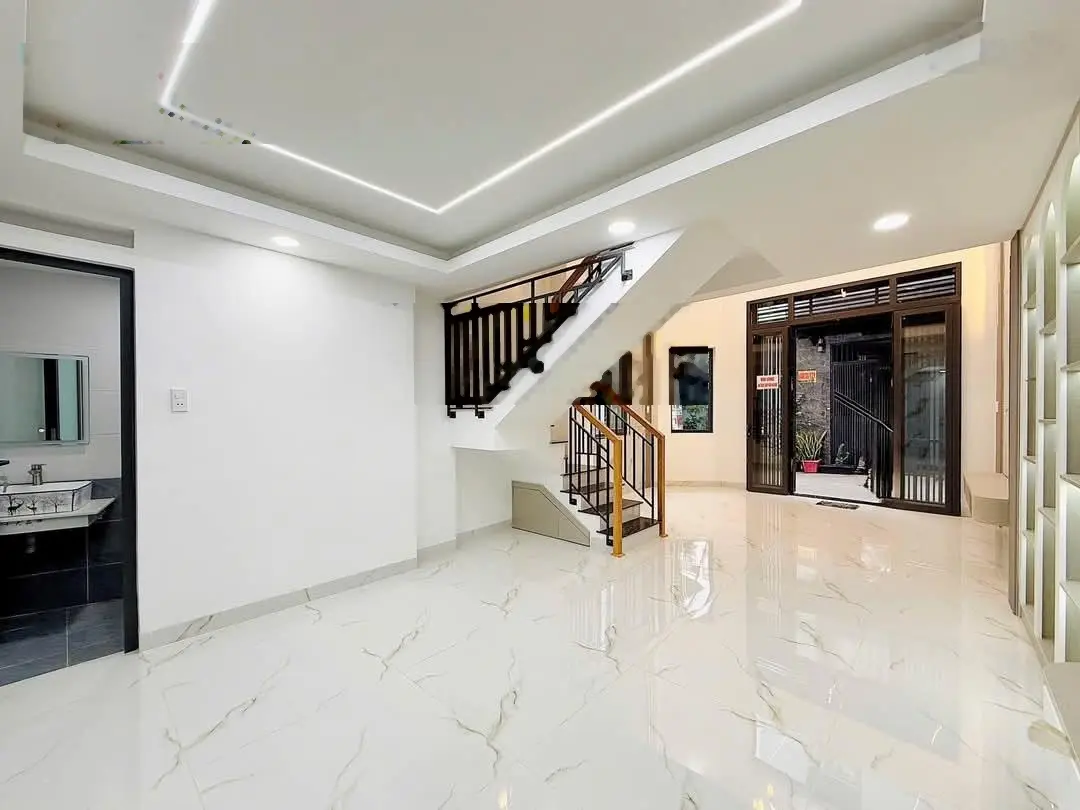 Cần bán gấp nhà đường 3/2, P10, Q10, cách bệnh viện Nhân Dân 300m, giá 3,94tỷ, DT 82m2, còn HĐ thuê