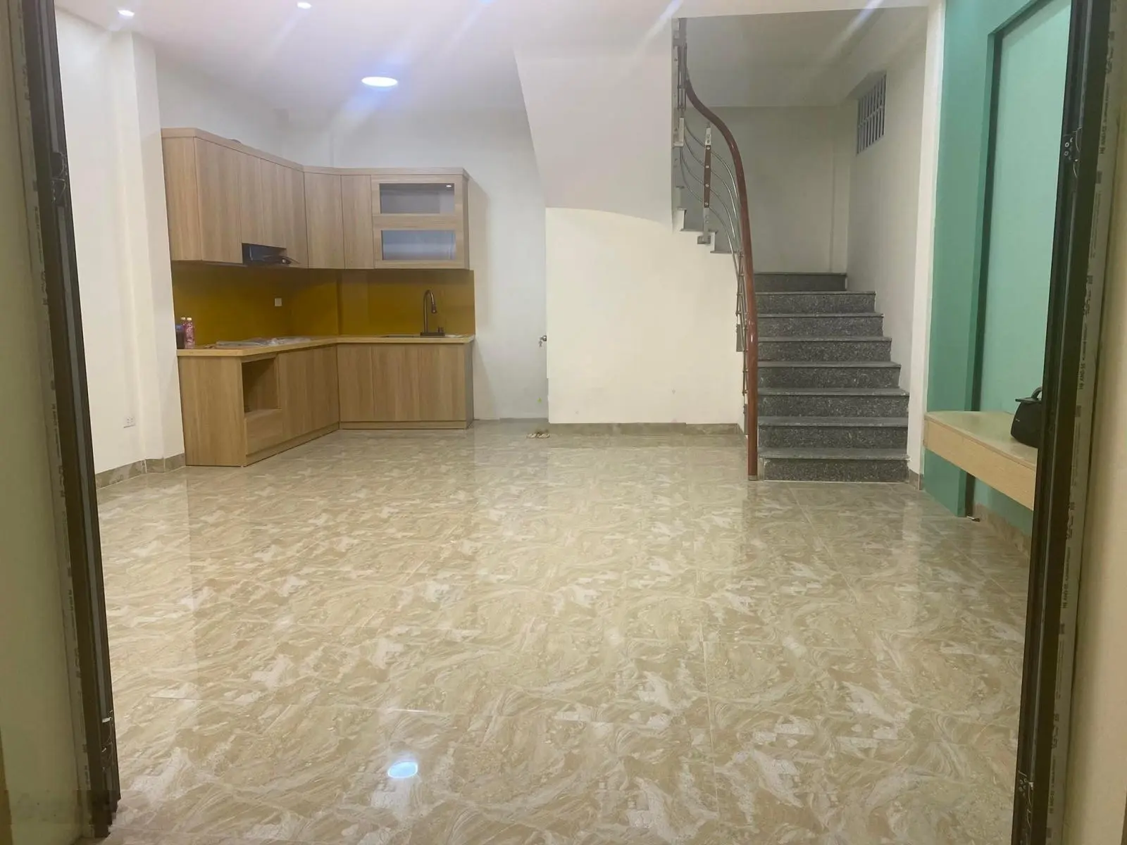 Mặt ngõ thông Đông Ngạc _ 50m _ 2 Tầng _ Ô tô chạy qua cổng-Full Nội thất