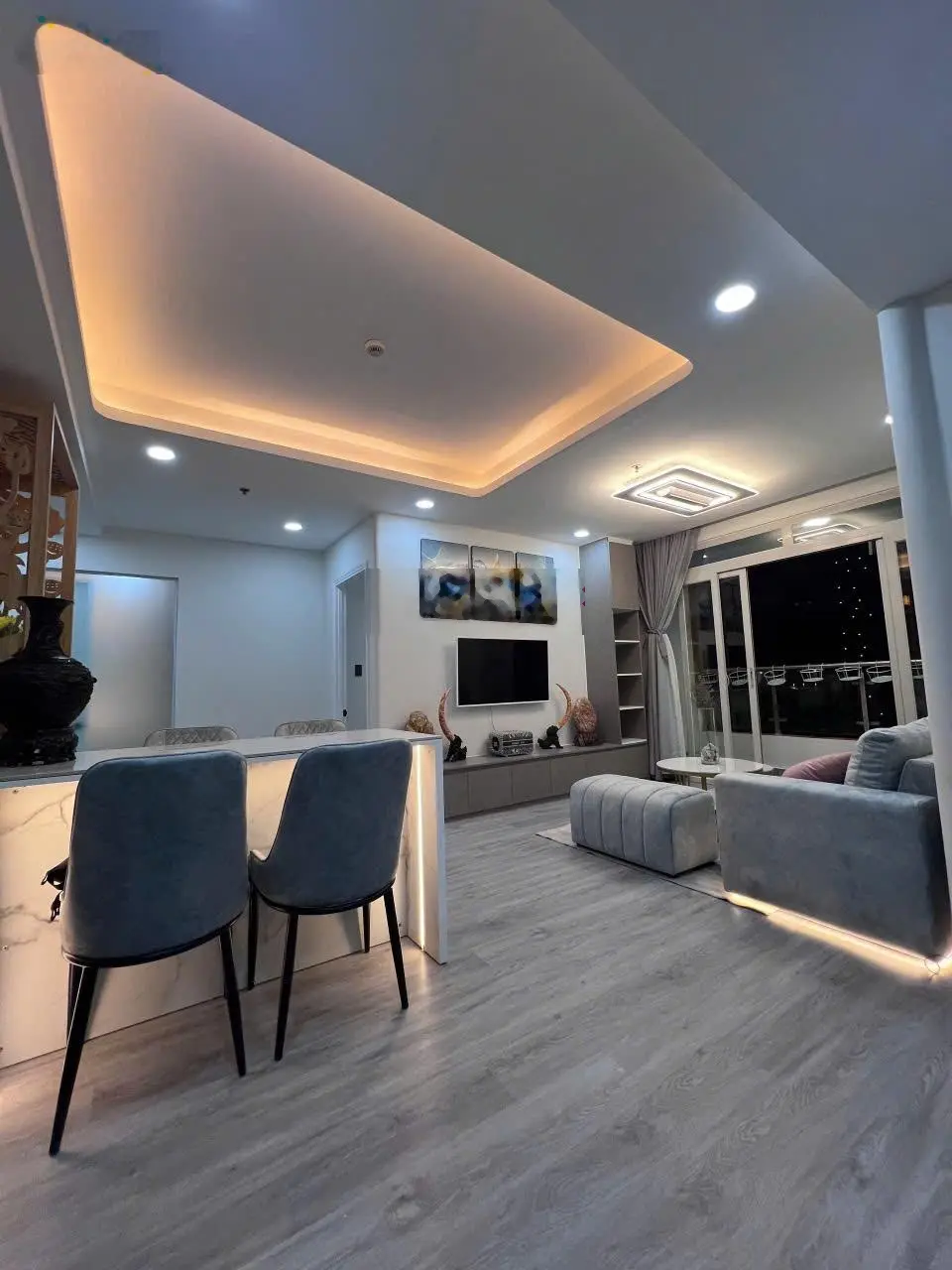 Chuyển nhà mới cần bán căn hộ 3 mặt thoáng 87m2, 2 phòng ngủ có sổ hồng - chung cư Dragon Hill 1