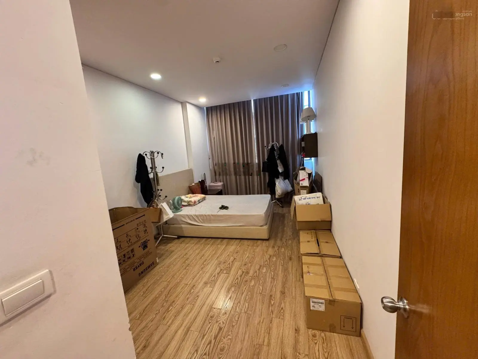 Bán gấp căn hộ 3 pn tại Thăng Long Number One 96m2 full nội thất, giá cực chất 6,8 tỷ vnd, 96m2