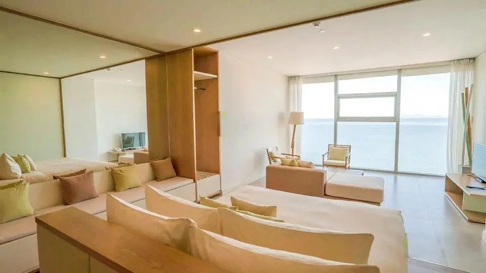 Giá sụp hầm! Căn Fusion Suites 1PN tầng cao ngay mặt biển Mỹ Khê Đà Nẵng full nội thất, sổ hồng sẵn