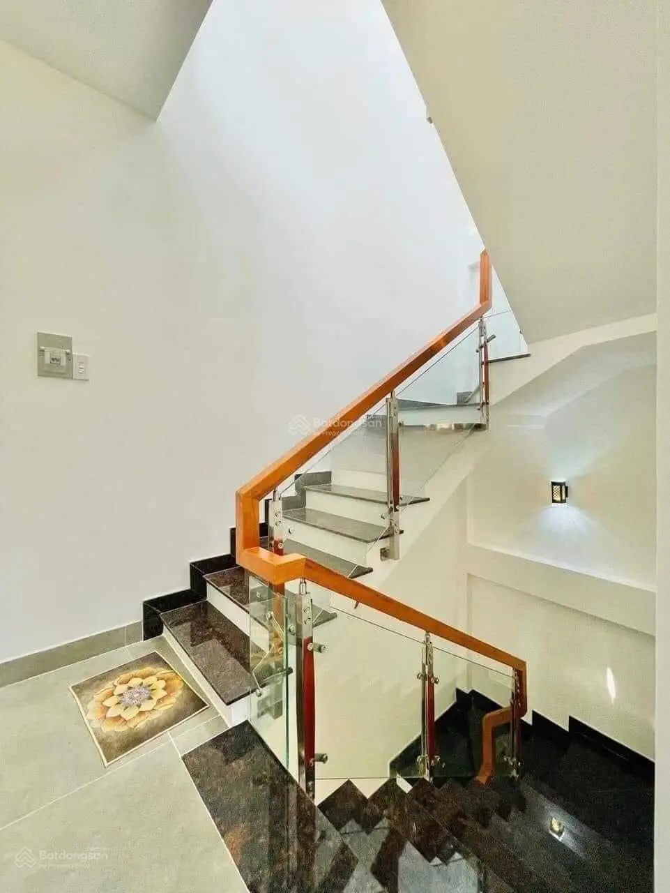 Giảm sâu 1.5 tỷ căn nhà sổ sẵn 1 trệt 2 lầu gần chợ Bà Chiểu đường Lê Quang Định