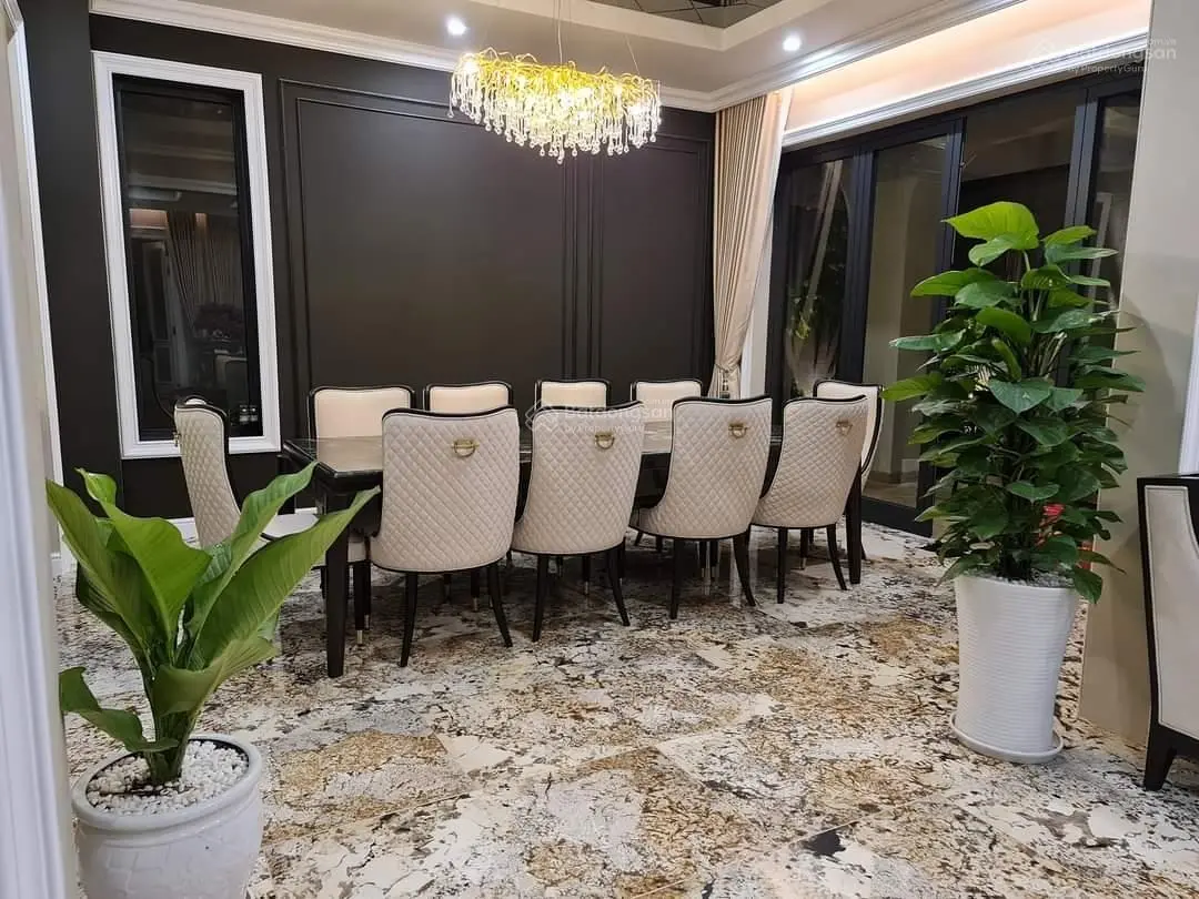 Biệt thự Liên Phường - Tìm chủ mới - Nhà rất đẹp xem là mê - DT: 270m2 - giá chỉ: 33 tỷ