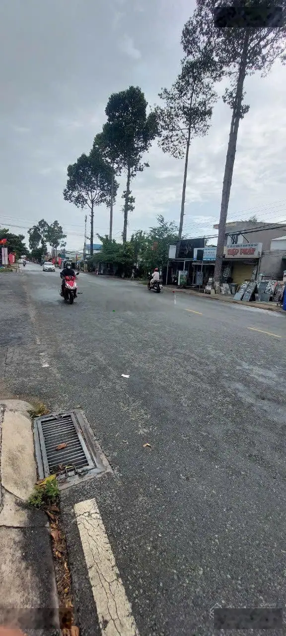 Cần bán nhà mặt tiền QL60, gác lửng