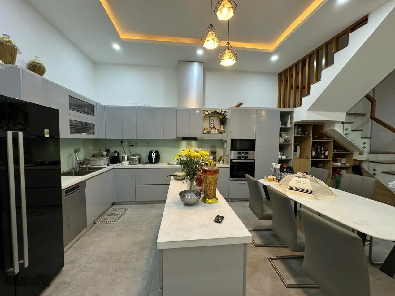 Bán nhà đẹp 4 tầng ngay Nguyễn Hữu Thọ - Hòa Thuận Tây giá rẻ