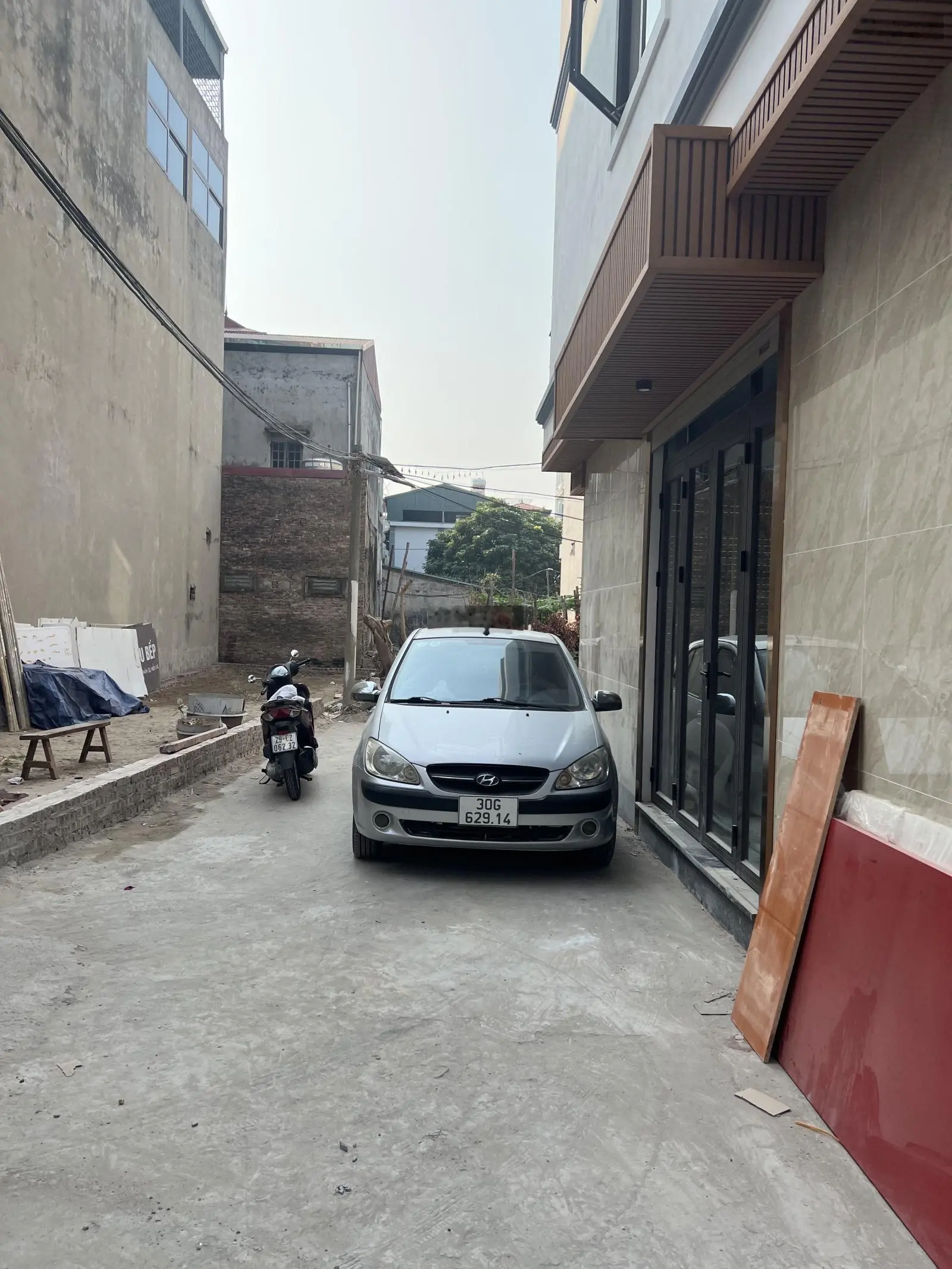 chính chủ cần bán gấp nhà mới xây 5 tầng. lô góc dt43/35m2 .trước nhà rộng 4.8m . phun nội thất sịn