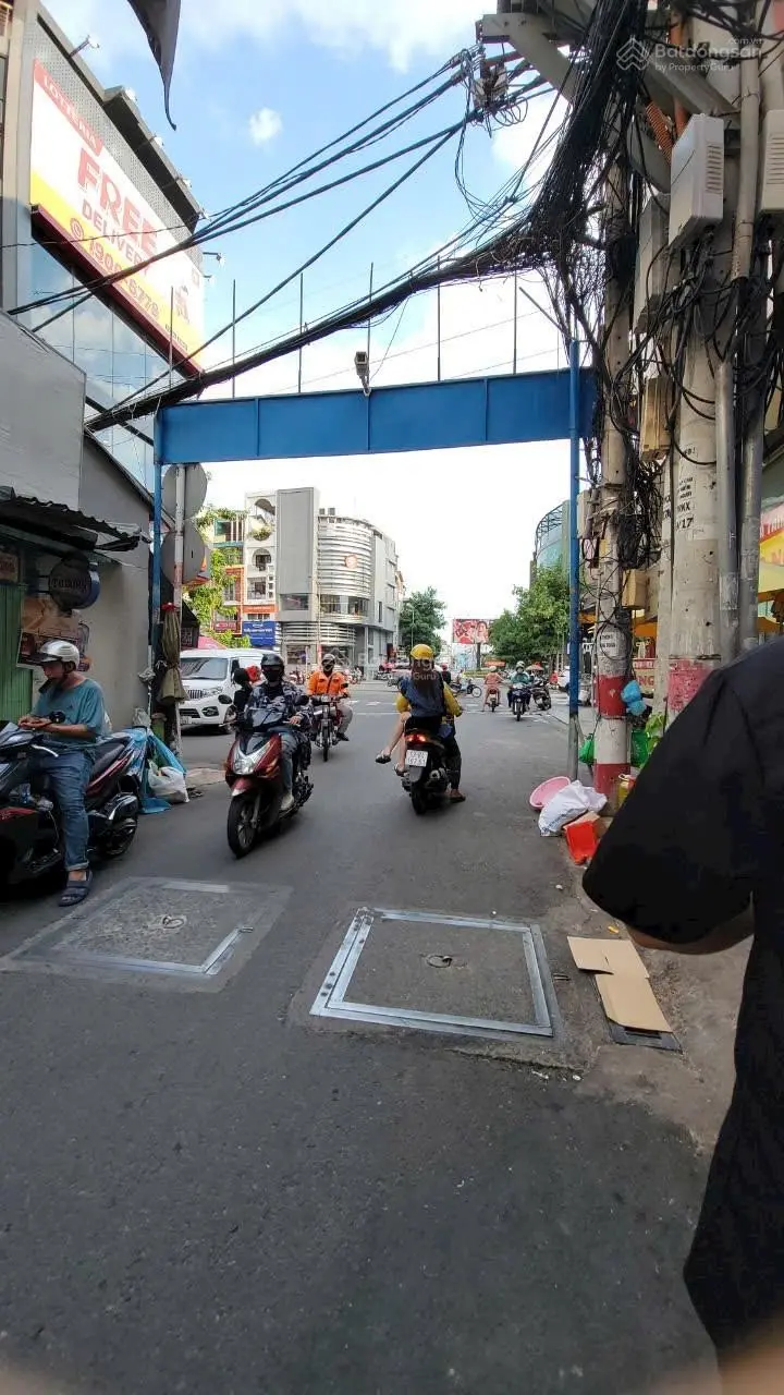 Mặt tiền khu Phan Xích Long, 52m2, sổ vuông A4, cách vài bước ra phố ẩm thực