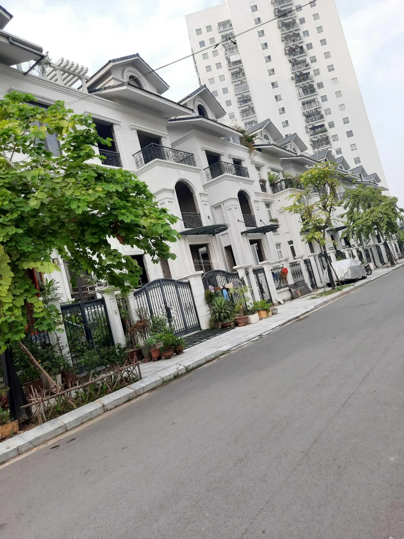 Bán rất gấp biệt thự lô góc Võ Chí Công, Tây Hồ: 235m2, 4.5 tầng + hầm. 49 tỷ TLsiêu rẻ