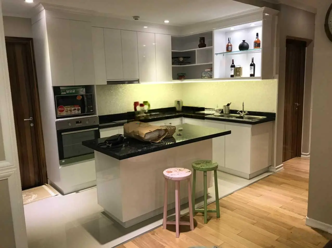 Bán căn góc 2PN 2WC 98m2 lầu cao view đẹp, nội thất sang xịn nhà mới đẹp, giá cực rẻ, LH 0934 004 ***