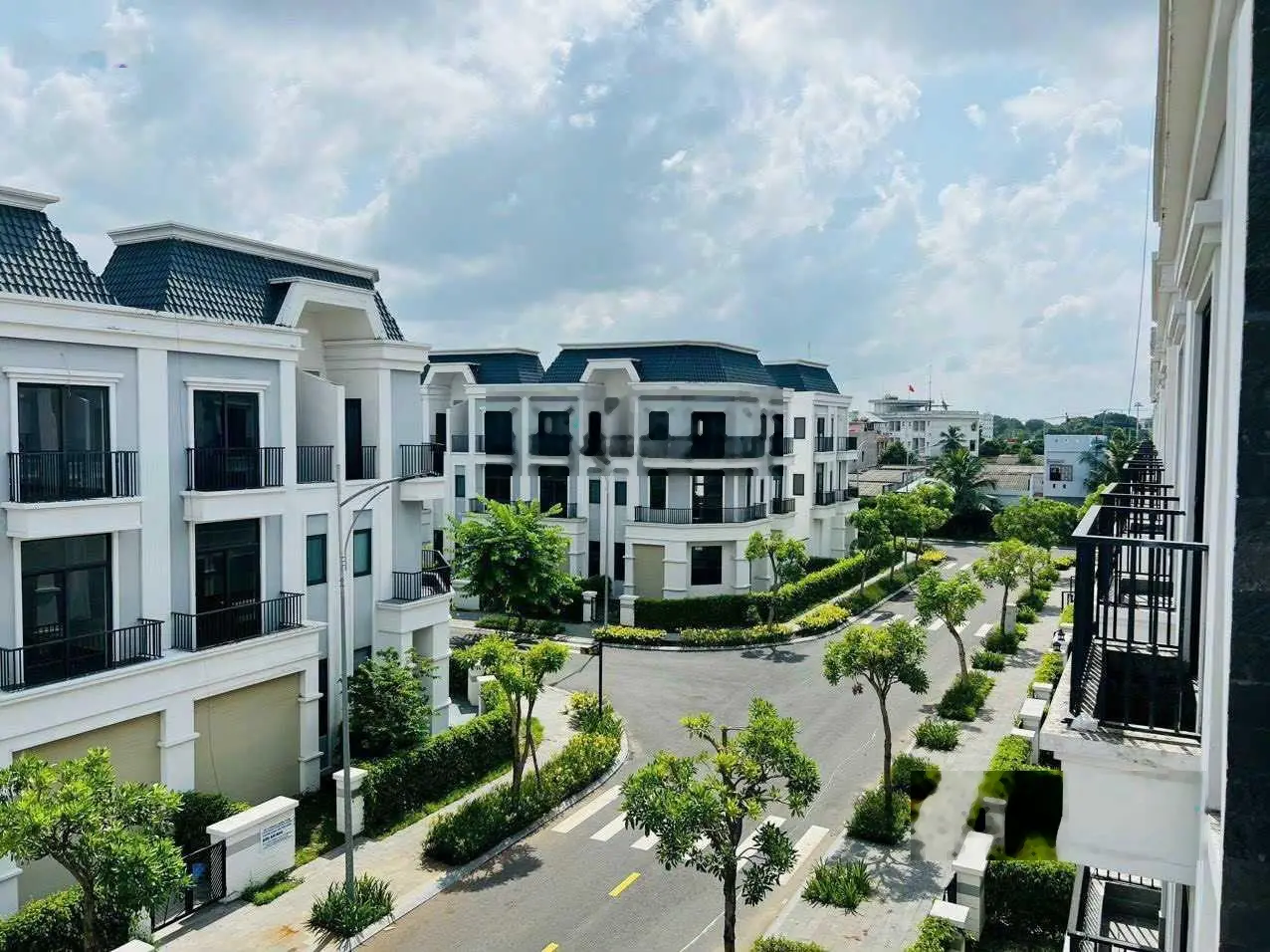 Khách ngộp bán lỗ căn nhà 1 trệt 2 lầu giá 2,7 tỷ. LH 0973 013 ***