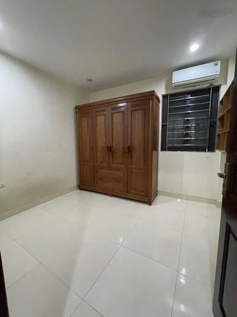 Nhà 4 tầng ngõ ô tô tránh, cách Aeon Hà Đông 200m, giá 5,6 tỷ sổ Hồng cất két, sang tên ngay