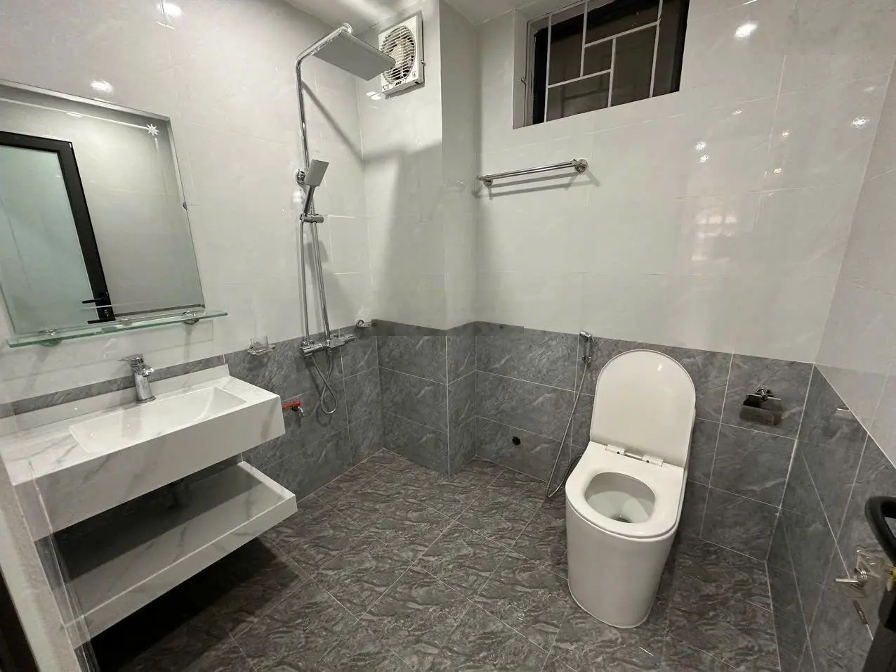 Vip KĐT Đại Kim 75m2 nhà đẹp - full nội thất - ở ngay - hàng xóm Aeon - tiện ích ngập tràn. 3.5tỷ