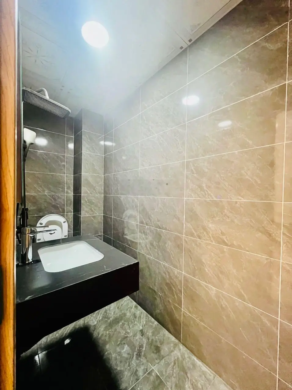 Chính chủ gửi bán căn hộ Nơ3 Bán đảo Linh Đàm, tầng thấp view thoáng, full nội thất 80m 3pn 2vs