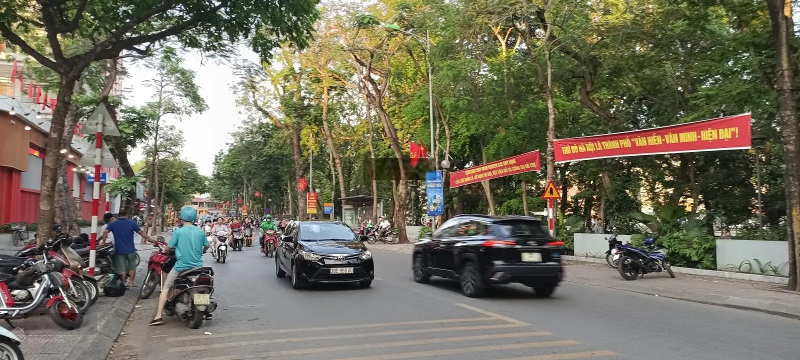 Bán nhà mặt phố Ngọc Lâm, Long Biên, DT 58m2 - LH: 0989 819 365