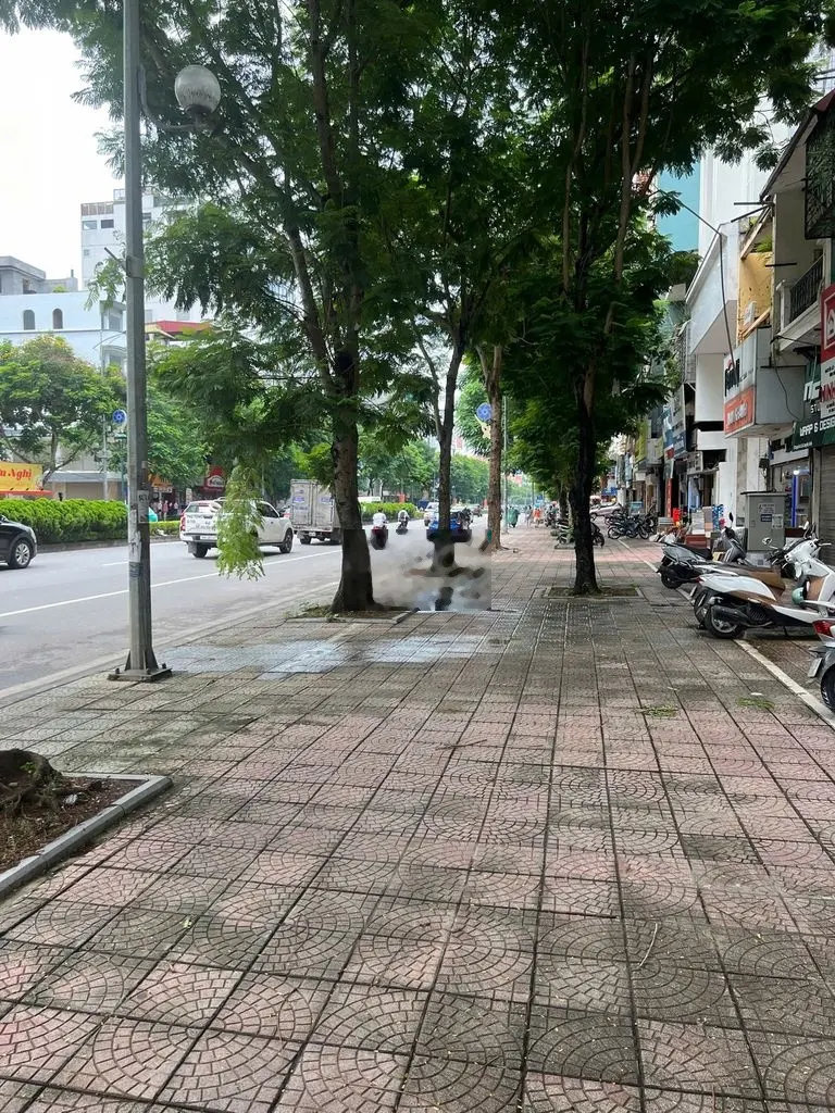 Bán nhà mặt phố Nguyễn Văn Cừ 382m2, mặt tiền rộng, sổ đỏ đẹp, 88 tỷ