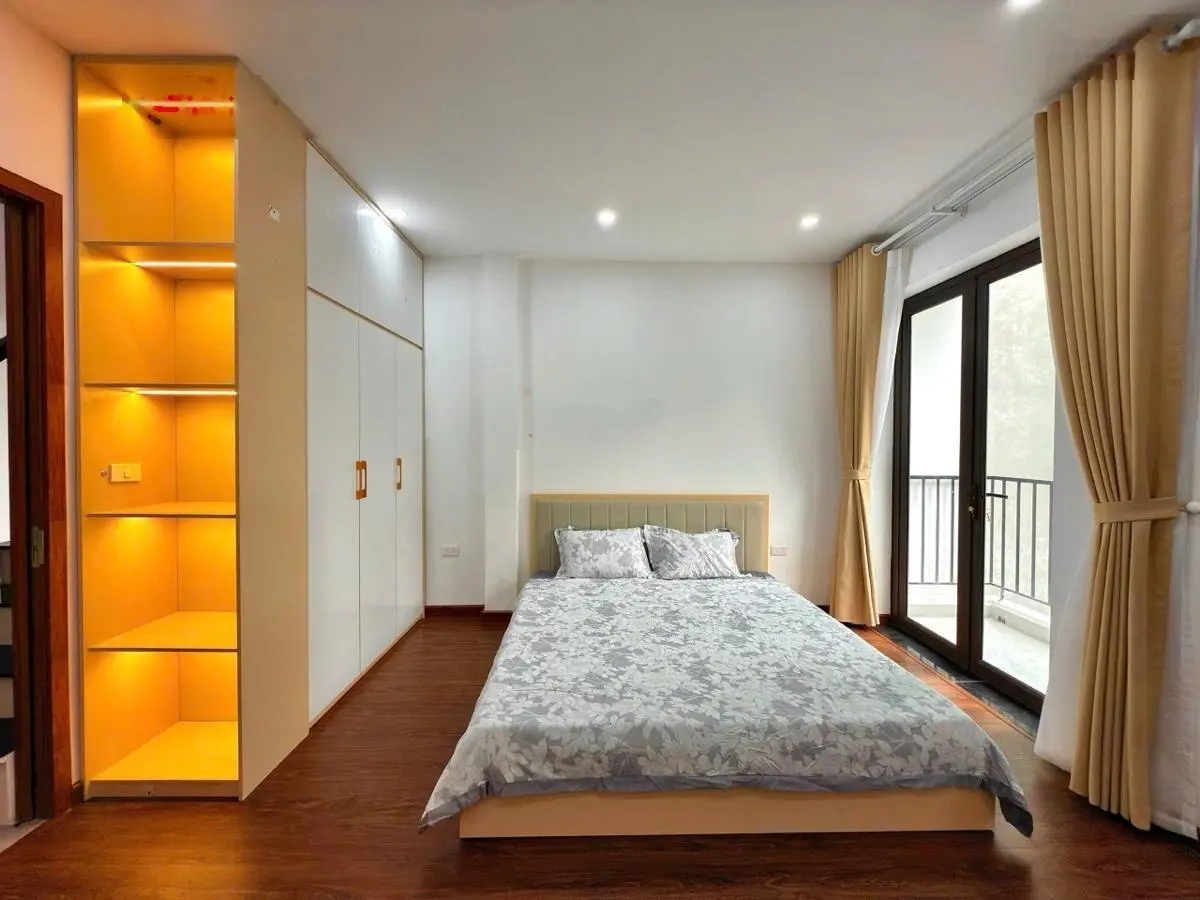 Bán nhà ngõ thổ quan đống đa 30*4 7.8tỷ tầng nhà thoáng phòng nào cũng có ban công . Ô tô đỗ cửa