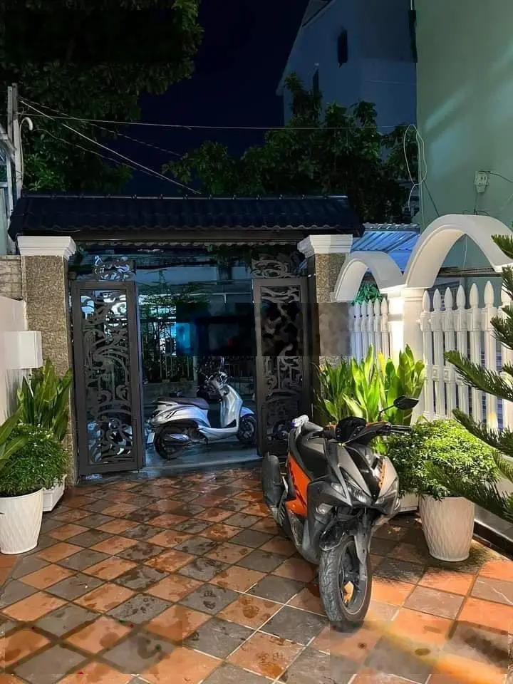 Chủ nhà gửi bán đường nhựa 7m căn Hoa Lan 1T2L giao Phan Xích Long DT: 60m2, sổ riêng