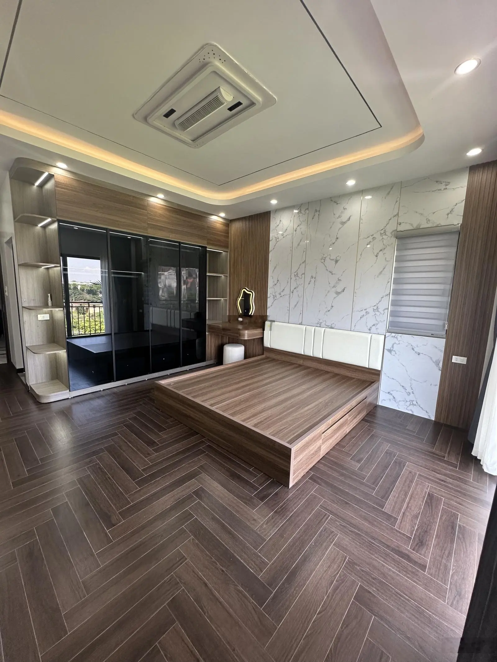 Bán nhà mặt phố PHÚC ĐỒNG, 7 tầng thang máy , 15.9 tỷ