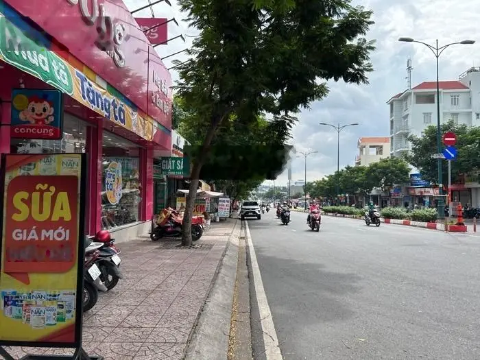 Nhà bán MT Lê Văn Việt, TNPA, Q9. 247m2 58 Tỷ. Dòng Tiền 800 Tr/ Năm