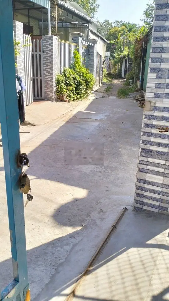 Kẹt tiền cần bán gấp căn nhà để về quê, dt 92,8m2 tc 63m2, giá 830tr.