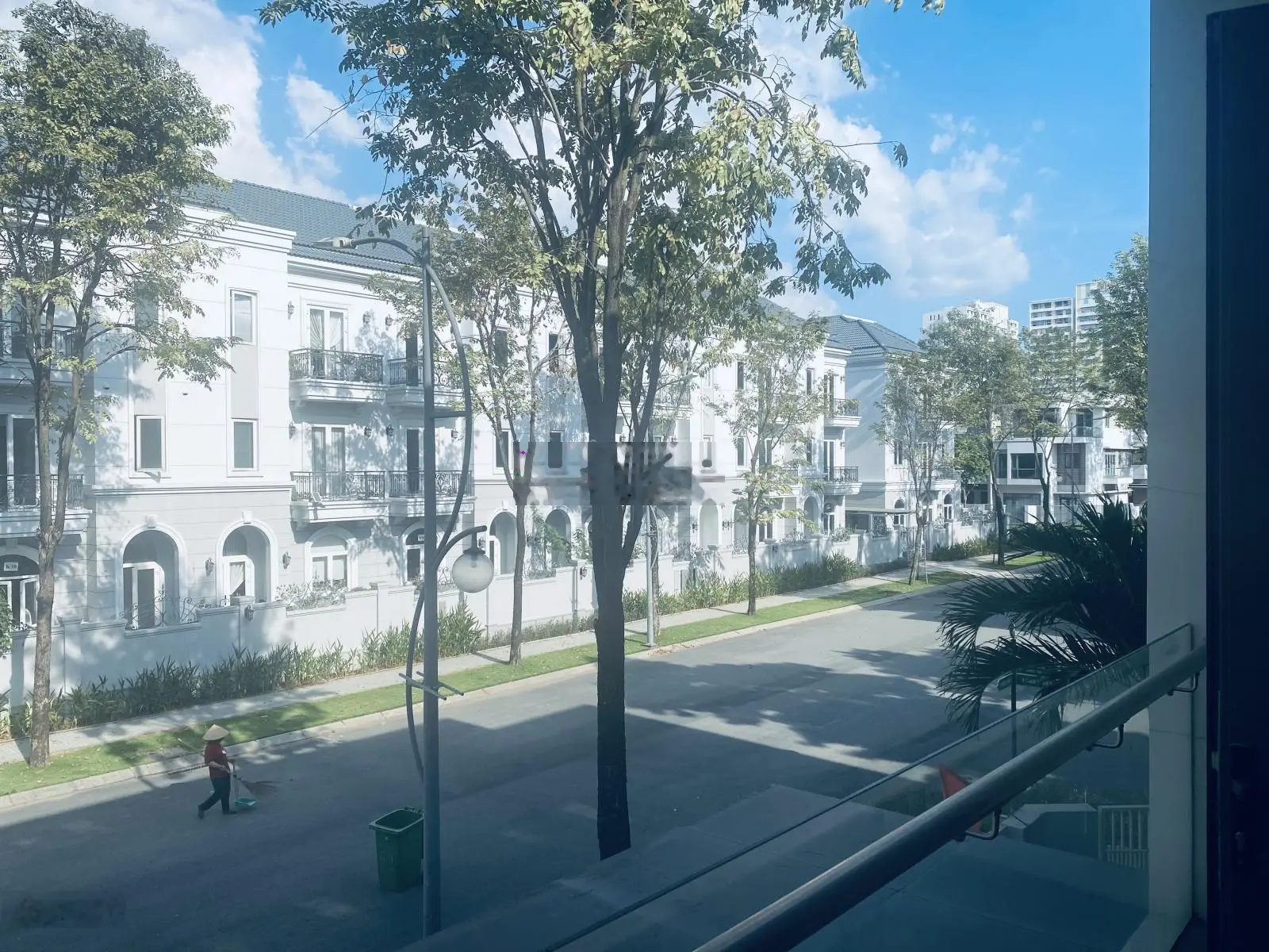 Chủ nhà cần ra gấp căn song lập 230m2 Phố Đông Village Quận 2 chỉ còn giá 22 tỷ thuận tiện mở VP