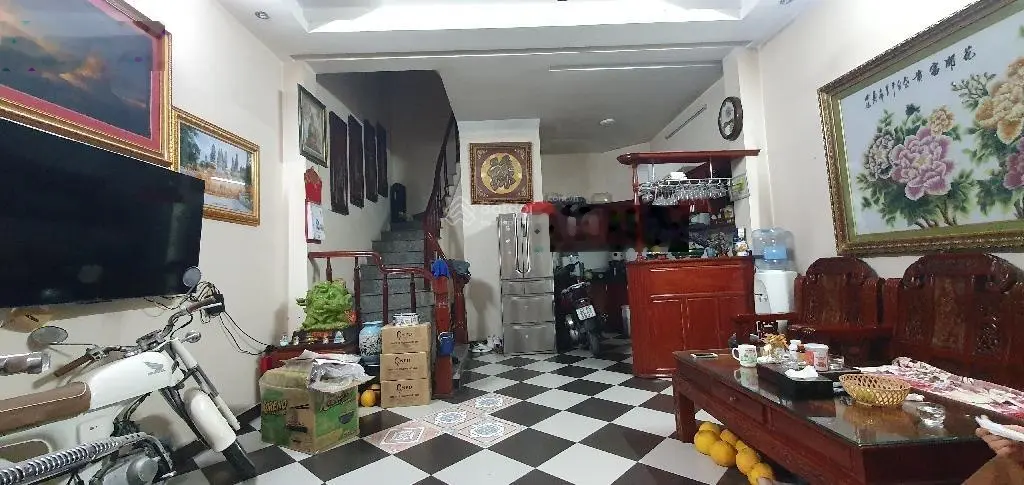 Nhà dân xây. Vị trí đẹp . Bồ đề thông Hồng tiến. Oto đỗ cửa qua nhà. An sinh đỉnh cao