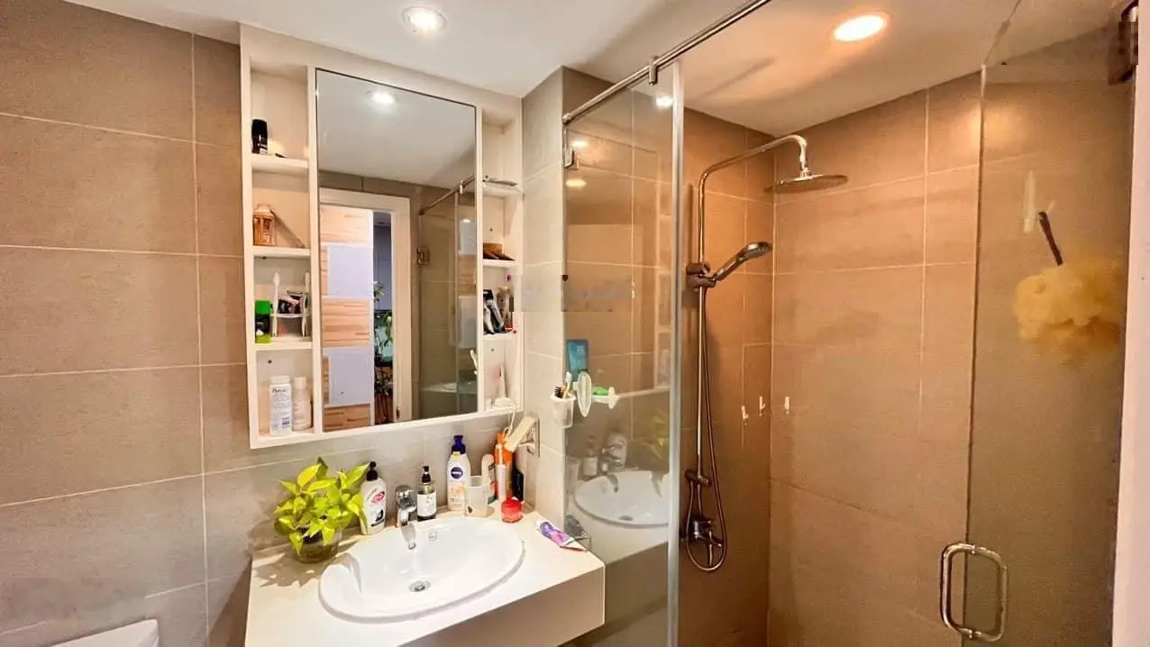 Chính chủ cần bán chung cư rivera park, dt 75m2, 2pn, 2wc, giá 4 tỉ. Lh mình 0931 177 *** * Ngọc
