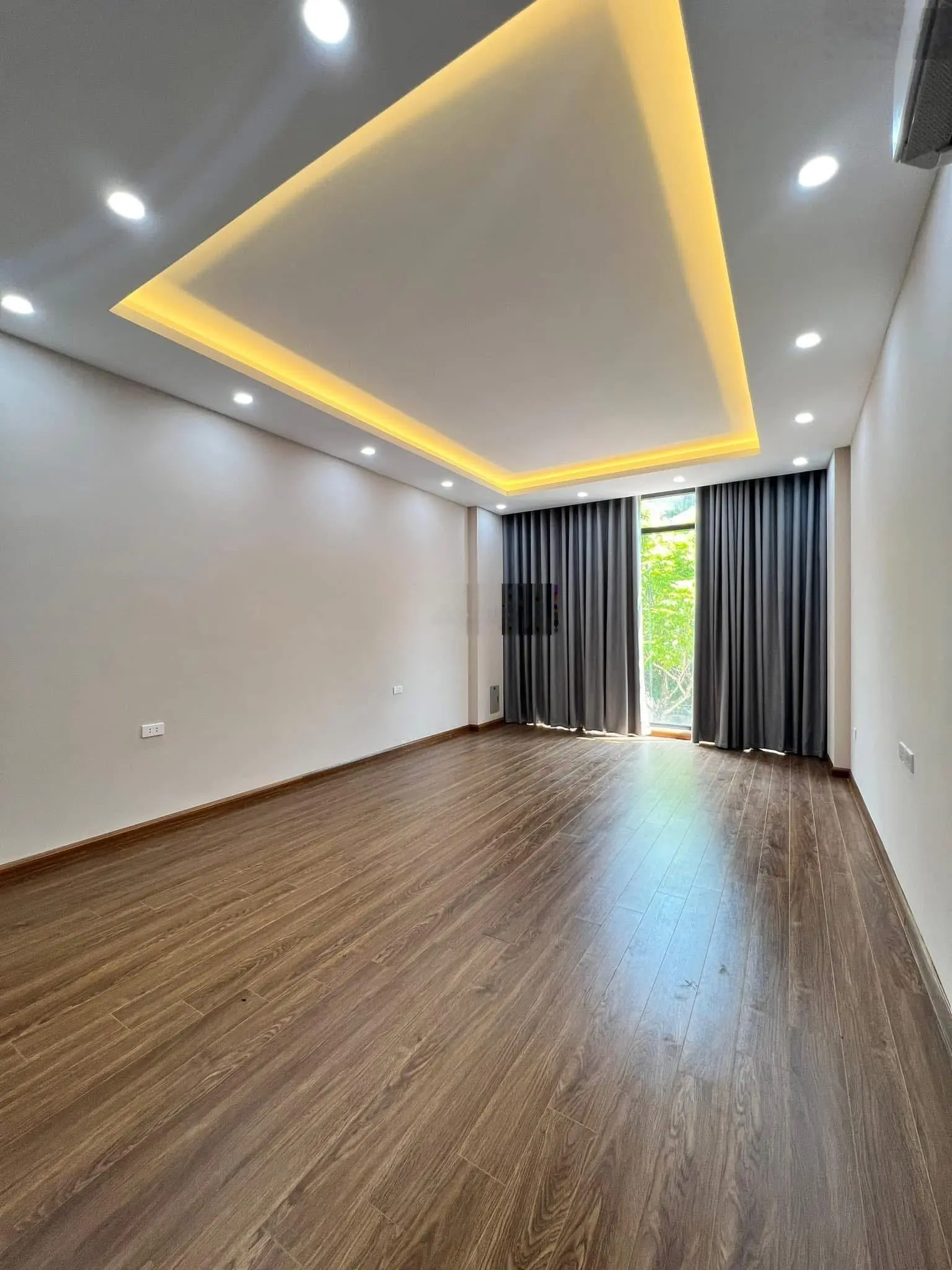 Em cần bán căn nhà 35m2 xây mới 6 tầng thang máy, mặt phố Hưng Phúc - Tam Trinh - Hoàng Mai