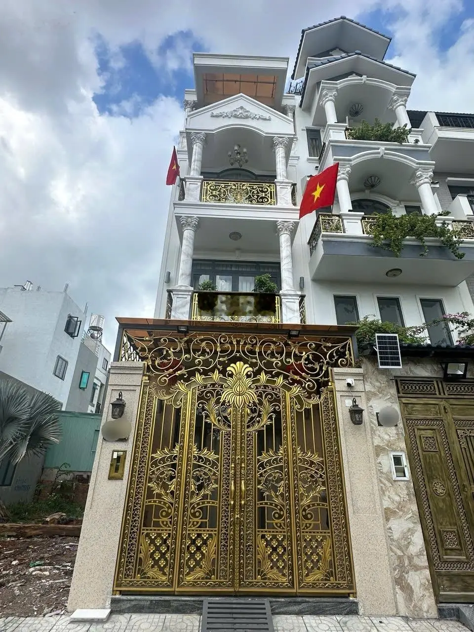 Full nội thất - DTSD 168m2 - nhà đẹp 4 tầng - HXH - Trường Thọ - giá chỉ 8x. Tỷ