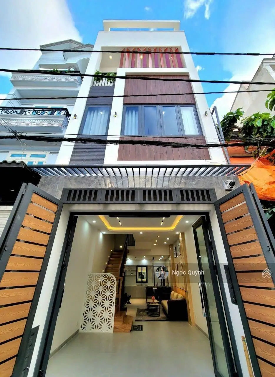 Bán gấp nhà 53m2 đường Thích Quảng Đức P5 Phú Nhuận. Giá 2 tỷ 950 Sổ riêng. Còn HĐ thuê 9tr/tháng