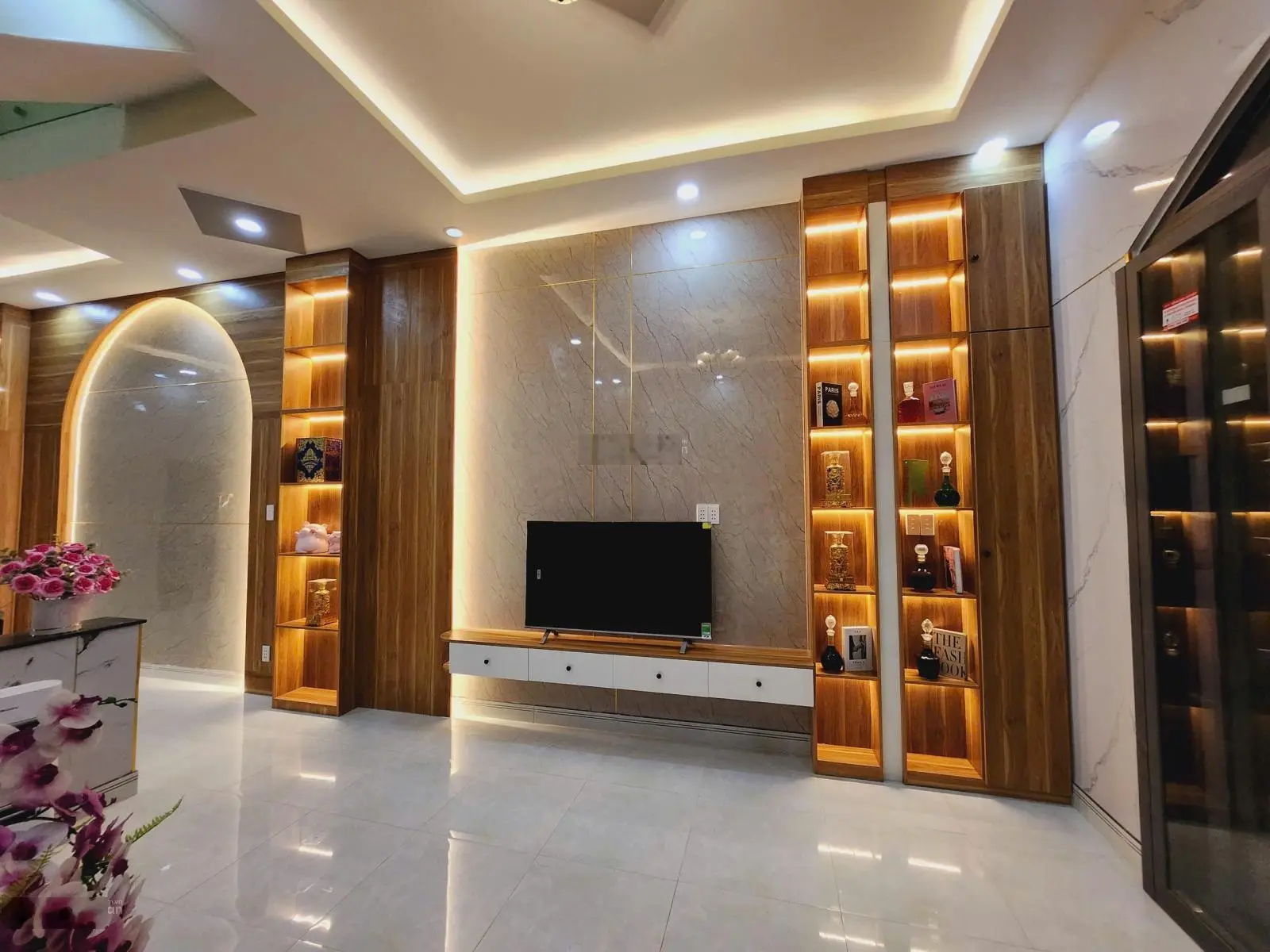 Chính chủ giảm 50% bán nhanh nhà cách chợ Hưng Long chỉ 10 phút đi xe